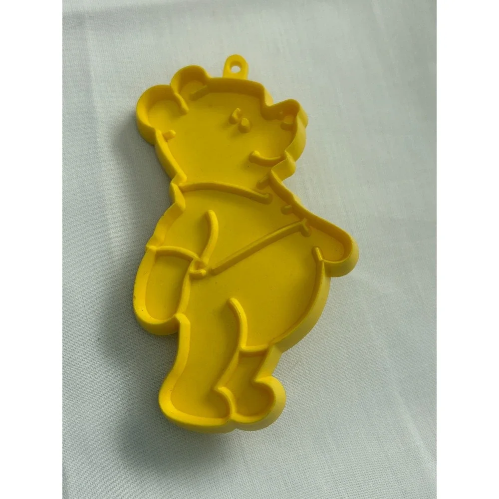 22 Vtg DISNEY Plastic COOKIE CUTTERS Mickey Minnie Mouse Donald Daisy Duck Pooh